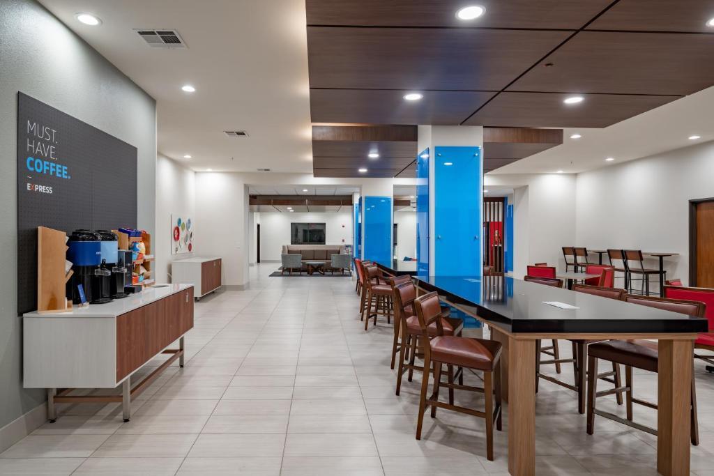 Holiday Inn Express & Suites N Waco Area - West By Ihg Dış mekan fotoğraf
